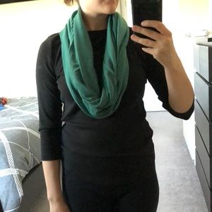 ⭐️ Free Add-On ⭐️ Green Infinity Scarf